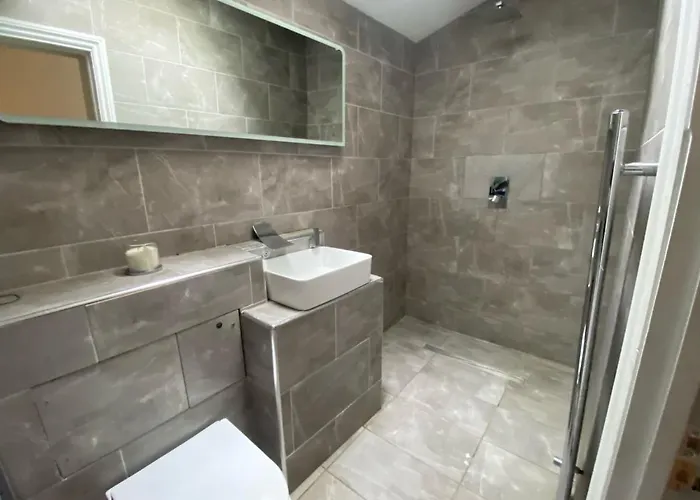 Prime Hotels Near the Iconic Eltham Palace